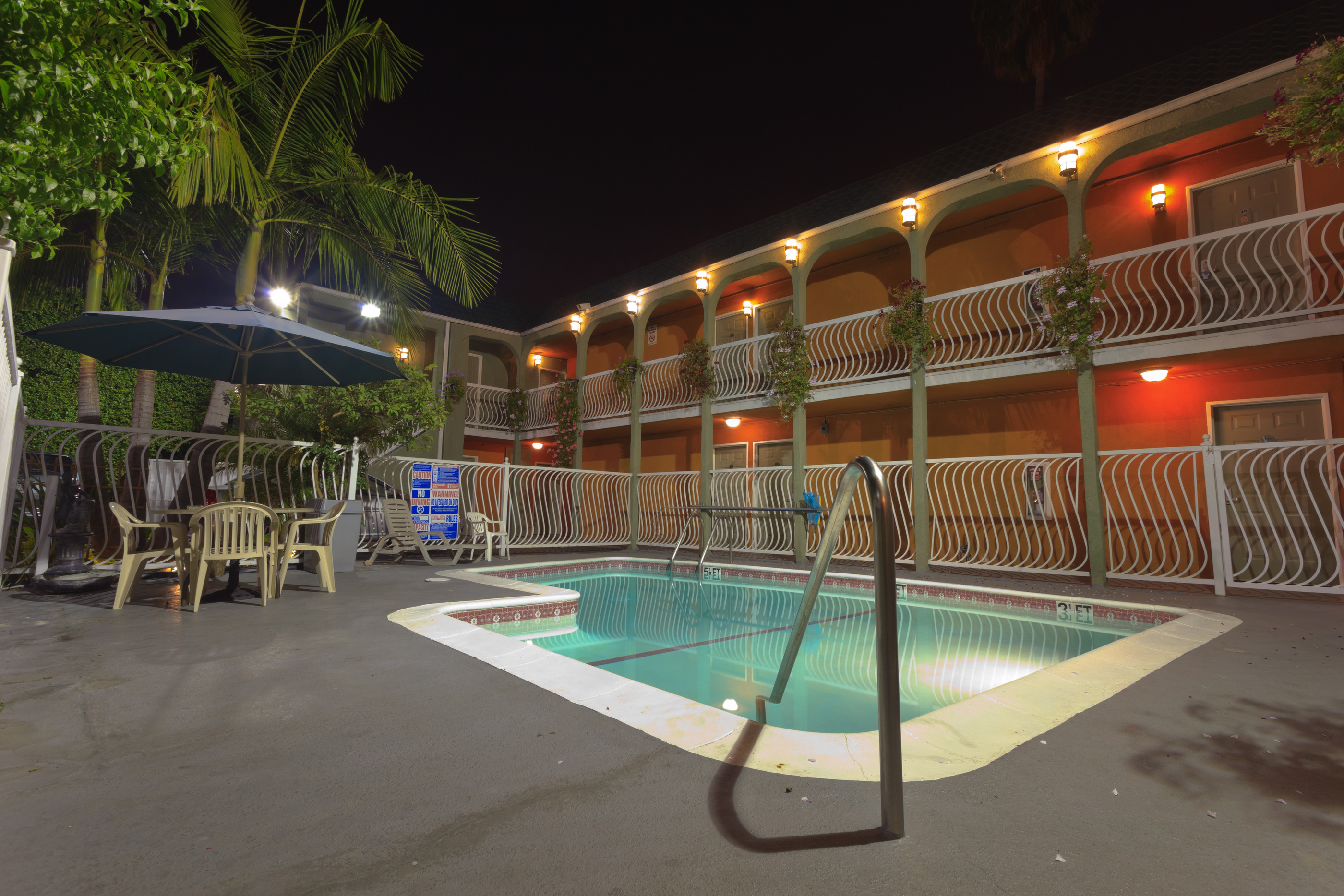 From Drive-By to Check-In: How to Turn Passing Traffic Into Motel Guests